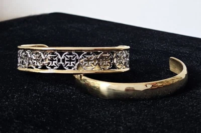 Brazalete Rústico Cruz Pulsera Latón Plata Logo Brazalete Set Apilable Latón Martillado Foto 1 de 2