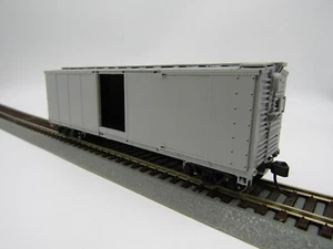 Atlas HO USRA Steel Rebuilt Box Car - Undec (5-5-5 End, Straight Underframe) - Picture 1 of 2