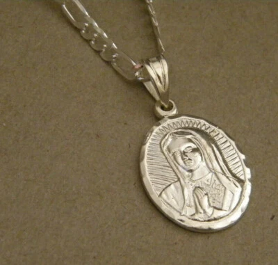 Conjunto de collar de cadena y dije ovalado Virgen María de 20 pulgadas para dama plateado Foto 1 de 4