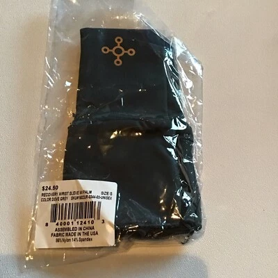 Mangas de muñeca Tommie de recuperación de cobre con palma tamaño pequeño gris paloma Foto 1 de 4