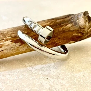 Size 7 white gold plated stackable statement chunky ring no coloration  - Picture 1 of 8