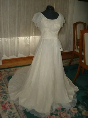 Hermoso vestido largo de novia vintage coleccionable Bianchi marfil único pequeño Foto 1 de 4