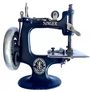 MÁQUINA DE COSER CANTANTE MINIATURA VINTAGE MINI MÁQUINA DE COSER MANIVELA INFANTIL - Imagen 1 de 9