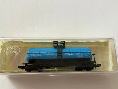 Model Power #3458 N Scale “Dow Chemical" Single Dome Tank Car Rd. #62432 - Image 1 of 4