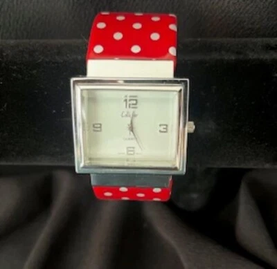 Женские часы с браслетом - Изображение 1 из 4