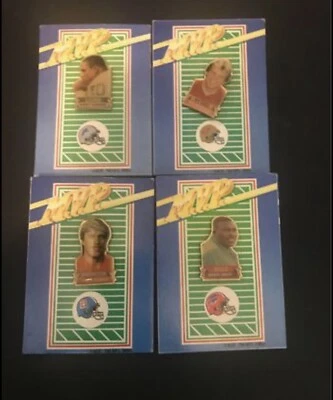 Juego de 4 prendedores vintage 1990 NFL Jugador Más Valioso Joe Montana John Elway Barry Sanders Bruce Foto 1 de 4
