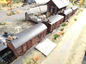 HO Roco Minitank 6th Panzer Army POW Train A1967 with soldiers Custom Painted - Picture 1 of 7