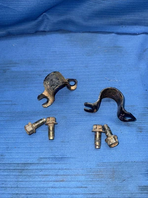 Комплект из пары задних кронштейнов стабилизатора подвески 90-96 Nissan 300zx NA Z32 L/R - Изображение 1 из 4