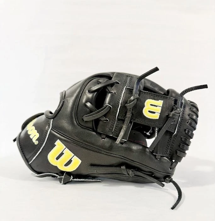 Wilson A2000 DP15 Classics Series 11.5” Infield Baseball Glove