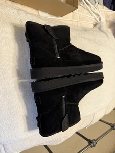 UGG CLASSIC MINI BAILEY ZIP BLACK SUEDE SHEEPSKIN WOMEN'S BOOTS US SIZE 6 - Picture 1 of 8
