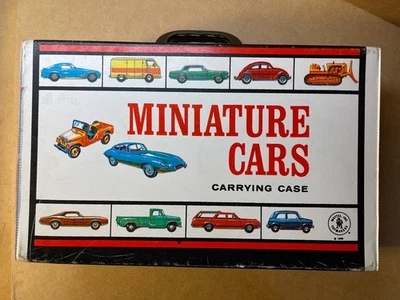 Estuche de transporte de autos en miniatura Mattel alrededor de 1966 - tiene capacidad para 40 autos tamaño caja de cerillas Foto 1 de 4