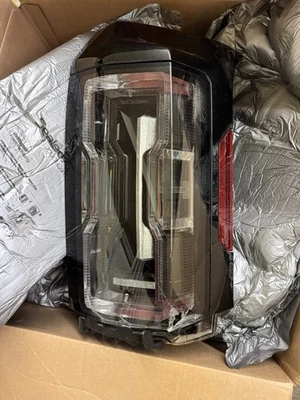 Задний фонарь правый пассажирский 86531025 для Hummer EV 2024 3089230 - Изображение 1 из 4