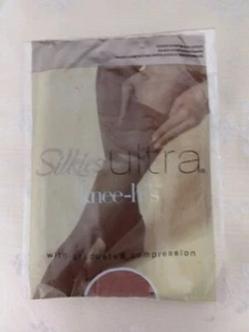 SILKIES ULTRA- WOMENS - PAIR OF KNEE HIGHS SIZE REGULAR - NUDE/NATURAL - Picture 1 of 4
