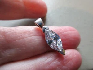 VINTAGE 925 STERLING SILVER PRETTY WHITE CRYSTAL BAGUETTE FOB CHARM PENDANT CUTE - Picture 1 of 3