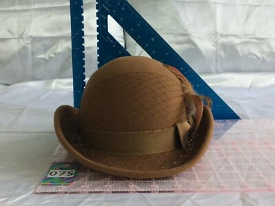 Betmar NY Elegante De Colección Sombrero para mujer Look malla red teniente marrón con plumas nuevo sin etiquetas Foto 1 de 4