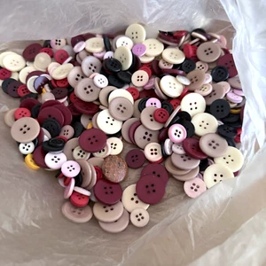 Button Mixed Lot Buttons Pink Burgundy Cream Black Red Tones Hues Sew Reclaimed - Picture 1 of 24