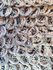 25mm x 10 Ivory White Black Splash Nautical Style 4 Hole Buttons + A Free Gift ! - Picture 1 of 5