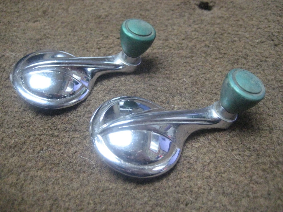 Manijas de ventana de ventilación GM 4151899 de colección OEM ~ Chevrolet Buick Pontiac Olds Foto 1 de 4