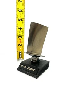 B-1 Bomber Titanium Jet Engine Blade. Schreibtischmodell Inert USAF Pilot Geschenk Flugzeug - Bild 1 von 4