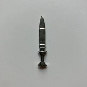Clue Board Game Replacement Piece Sword Knife Weapon Toy Die Cast Metal 1972 - Picture 1 of 2