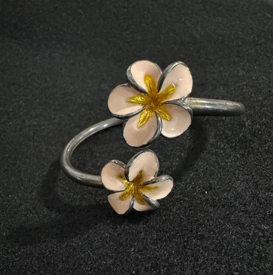 Brazalete Kabana Esmalte y Plata de Ley Firmado Floral Plumeria Flor Foto 1 de 4