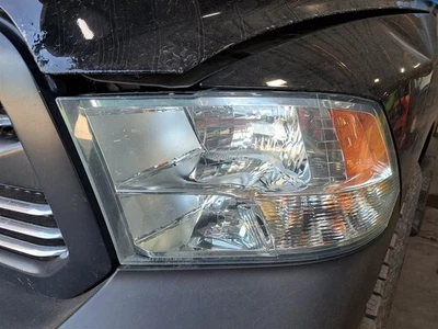 Conjunto de faros laterales del conductor Lh Ram1500 Sku #4208117 2014 Foto 1 de 4