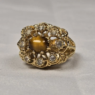 Anillo chapado en oro vintage ojo de tigre centro piedra y piedras de acento transparente talla 7,5 Foto 1 de 4