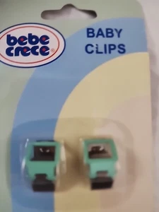 Vintage Bebe Crece Baby Clips Windelverschlüsse grün Neu aus altem Lagerbestand - Bild 1 von 3