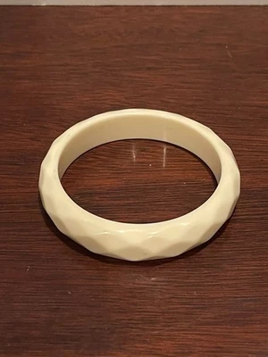 Brazalete brazalete facetado de acrílico Lucita corte diamante blanco roto joyería de moda Foto 1 de 4