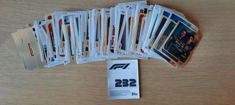 F1 TOPPS 2021 - LOT DE 204 STICKERS SANS AUCUN DOUBLE - Photo 1/1