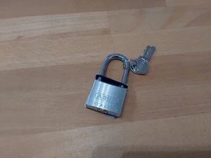 ABUS 64TI/40HB63 LT Vorhängeschloss + 2 Schlüssel + kurzer Bügel - Bild 1 von 2