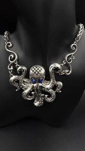 Kraken Queen Statement Oktopus Halskette - silberfarben mit Kristallaugen - Bild 1 von 3
