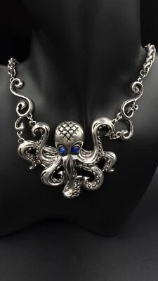 Kraken Queen Statement Oktopus Halskette - silberfarben mit Kristallaugen - Bild 1 von 3