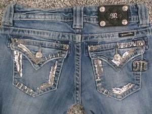 Pantalones de mezclilla Miss Me con hebilla para mujer 27 azul corte bootcut tiro bajo pedrería 27x31 - Imagen 1 de 24