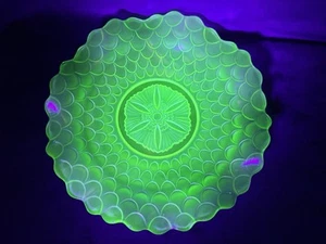 Uranium Glass Bagley Fish Scale Plate Ruffled Green Frosted Dish Glows Vintage - Picture 1 of 11