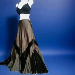 Absolutely stunning Per Una Skirt Size 14L Special Occasion karki Silky Skirt - Picture 1 of 8