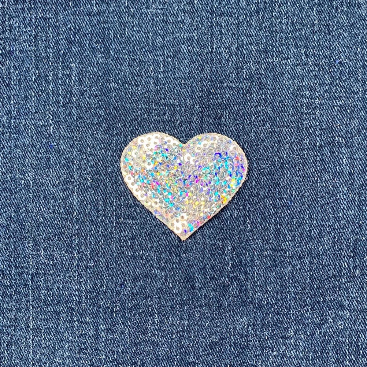 Parche Bordado De Corazón Brillante Con Confeti Blanco