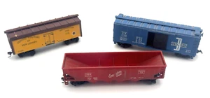 3 Distressed HO Train Cars - B&M Boxcar Burlington Hopper, Central Jersey Reefer - Picture 1 of 5
