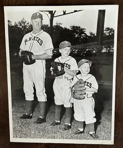 1940's Truett "Rip" Sewell Pittsburgh Pirates w/His Two Sons Vintage 1 Photo - Picture 1 of 2