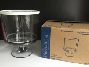 Pampered Chef Glass TRIFLE BOWL with Stand & Lid 23cm dia. Brand New in Box! - Picture 1 of 7