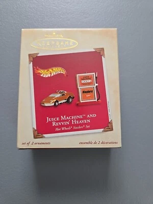 Hallmark Hot Wheels Juice Machine / Revvin Heavy 2001 Keepsake Ornament Set  L11 - Imagem 1 de 4