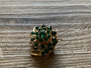 VINTAGE CORO SIGNED GOLD TONE GREEN GEMSTONE BROOCH PIN - Picture 1 of 10