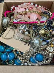 Box Lot of Costume Jewelry 14.7 lbs - Picture 1 of 9