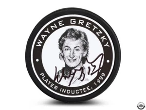 AUTOGRAPHED UDA WAYNE GRETZKY EDMONTON OILERS HOCKEY HALL OF FAME PUCK - Picture 1 of 1