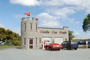 Bachmann #35210 HO Scale Roadside USA Castle Car Wash (Assembled) NEW IN BOX - Picture 1 of 1