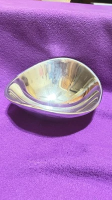 Linda tigela Nambe 567.  Prata, agradável e brilhante.  Usado, mas em bom estado.  - Imagem 1 de 4