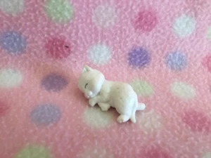 Barbie Puppe Haustier schlafende Katze weiß Kätzchen Katze Zubehör Mattel - Bild 1 von 2