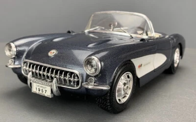 1:18 Road Tough Diecast 1957 Corvette Convertible - Gray Metalic D0984 - Image 1 of 4