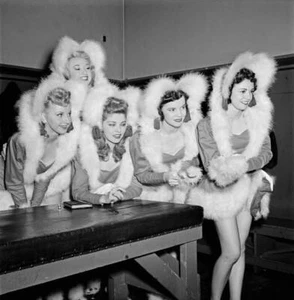 Members Rockettes Precision Dance Company Backstage Radio City Mus- Old Photo - Bild 1 von 1
