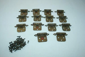 Lote de 14 bisagras de puerta de gabinete desplazadas de latón vintage con tornillos - Imagen 1 de 10